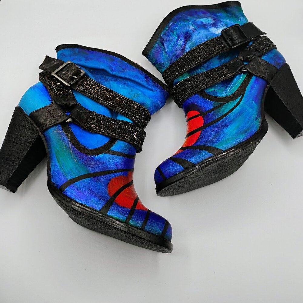 Size 8.5 hand painted boot - new condition